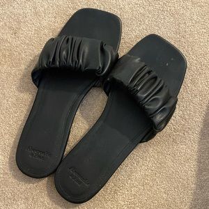 Abercrombie and fitch ruched slides